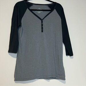 Kuhl Women's Black and Gray 3/4 Sleeve Henley Large